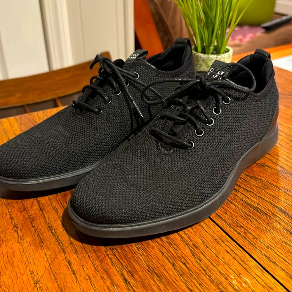 Men’s black shoes size 7